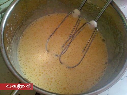 طورطة بفلان باردة بثلاث طبقات من الذ مايكون